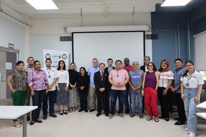 Group picture of the attendees to the meeting